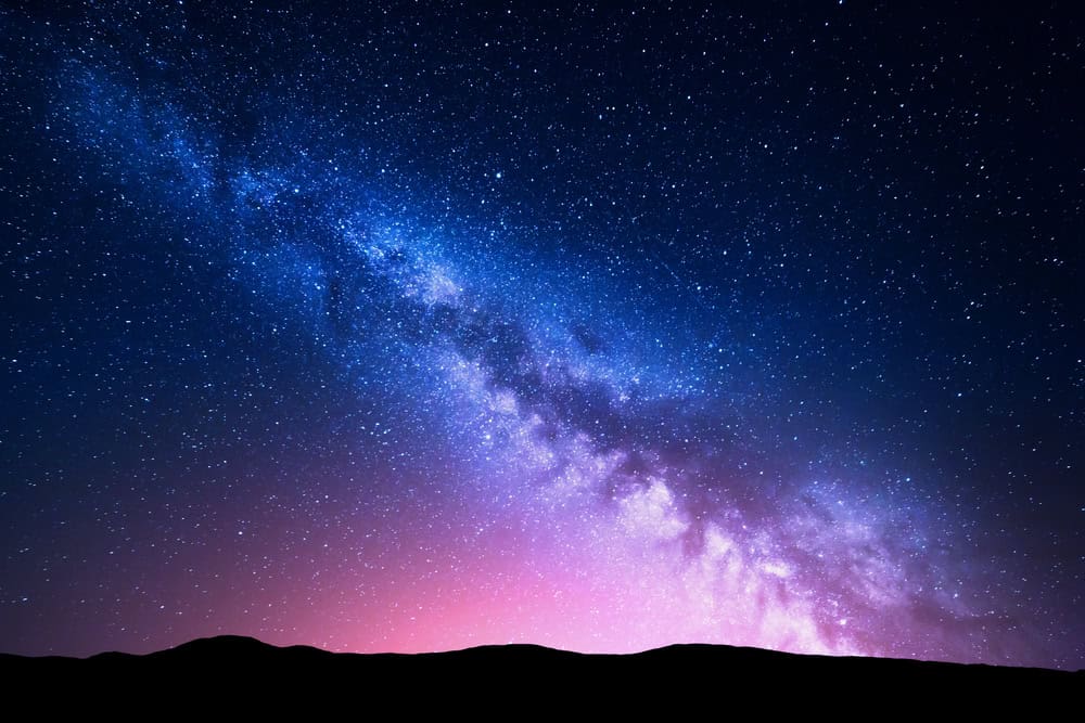 Il cielo notturno è scuro, ma poteva non esserlo. Scoperta la causa