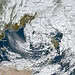 Immagine satellitare, di oggi 20 dicembre 2024, fornita da https://zoom.earth/ che mostra il ciclone in azione.