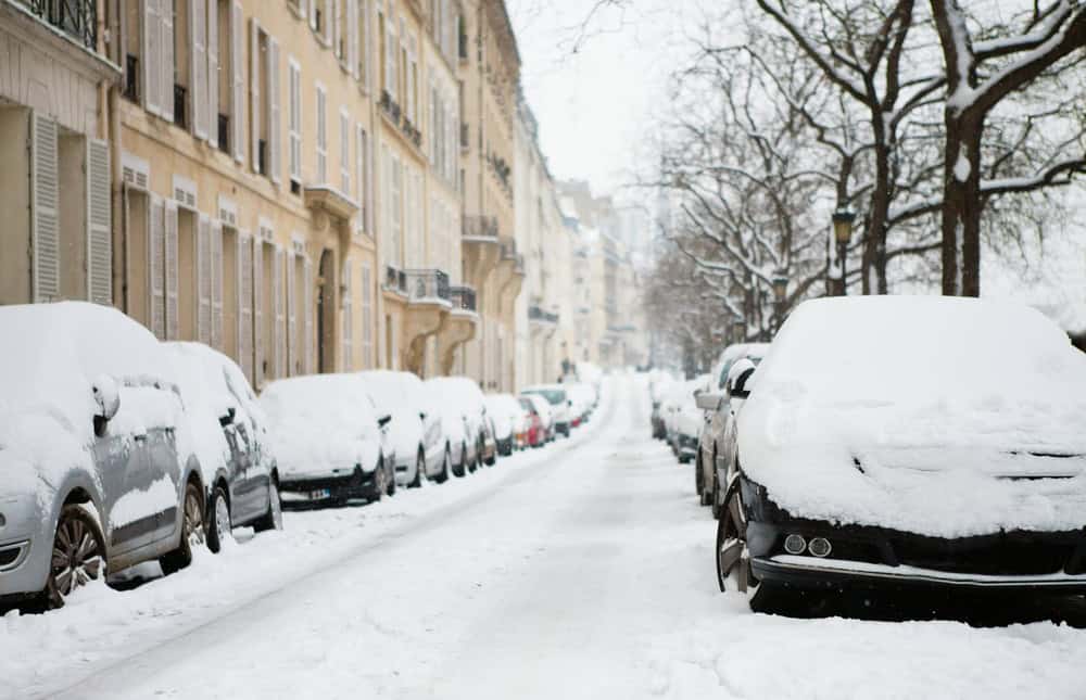 Meteo Natale: tempesta di neve in Europa centrale e Balcani, disagi e accumuli record