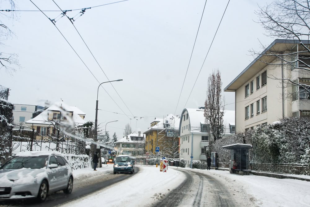 Meteo Grecia: nevicate e vento forte sull’autostrada Salonicco-Serres, disagi e paesaggi imbiancati