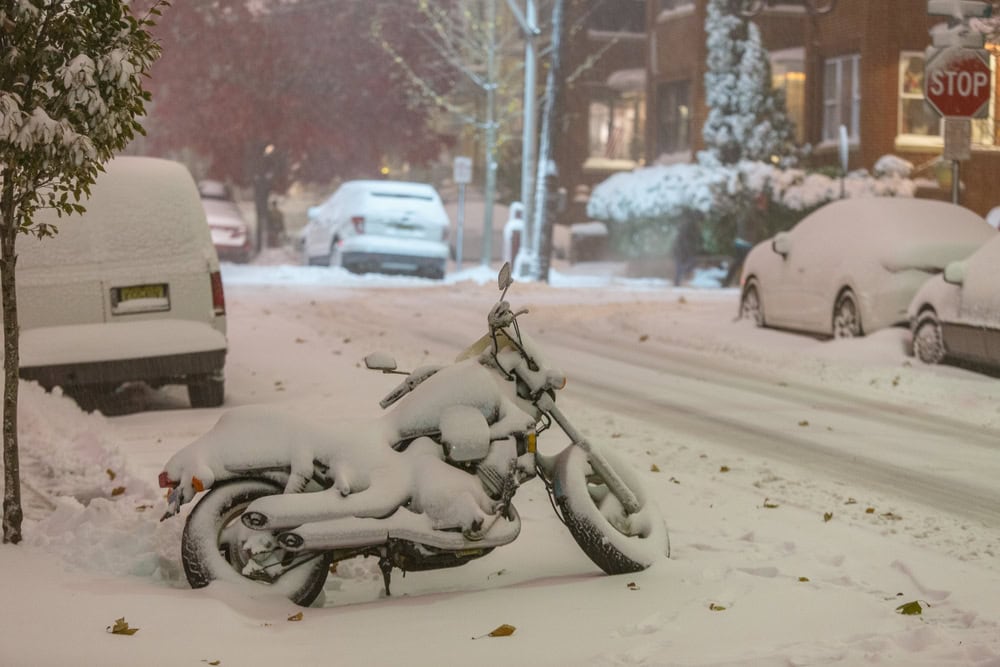 Allerta meteo: forti venti e neve in arrivo, decorazioni natalizie a rischio