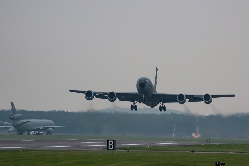 Meteo Regno Unito: fitta nebbia blocca i voli negli aeroporti di Manchester