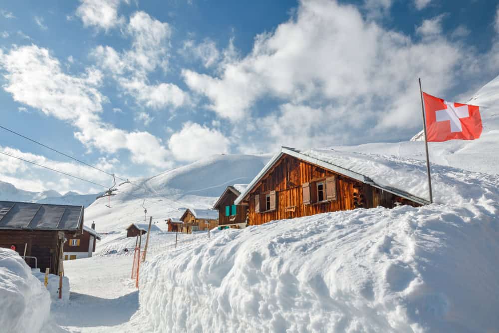 Meteo Svizzera: nevicate record bloccano traffico stradale e ferroviario