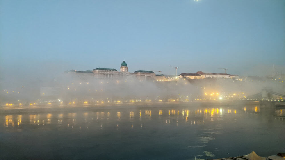 Meteo Ungheria: Nebbia fitta e temperature gelide: allerta meteo in dodici contee