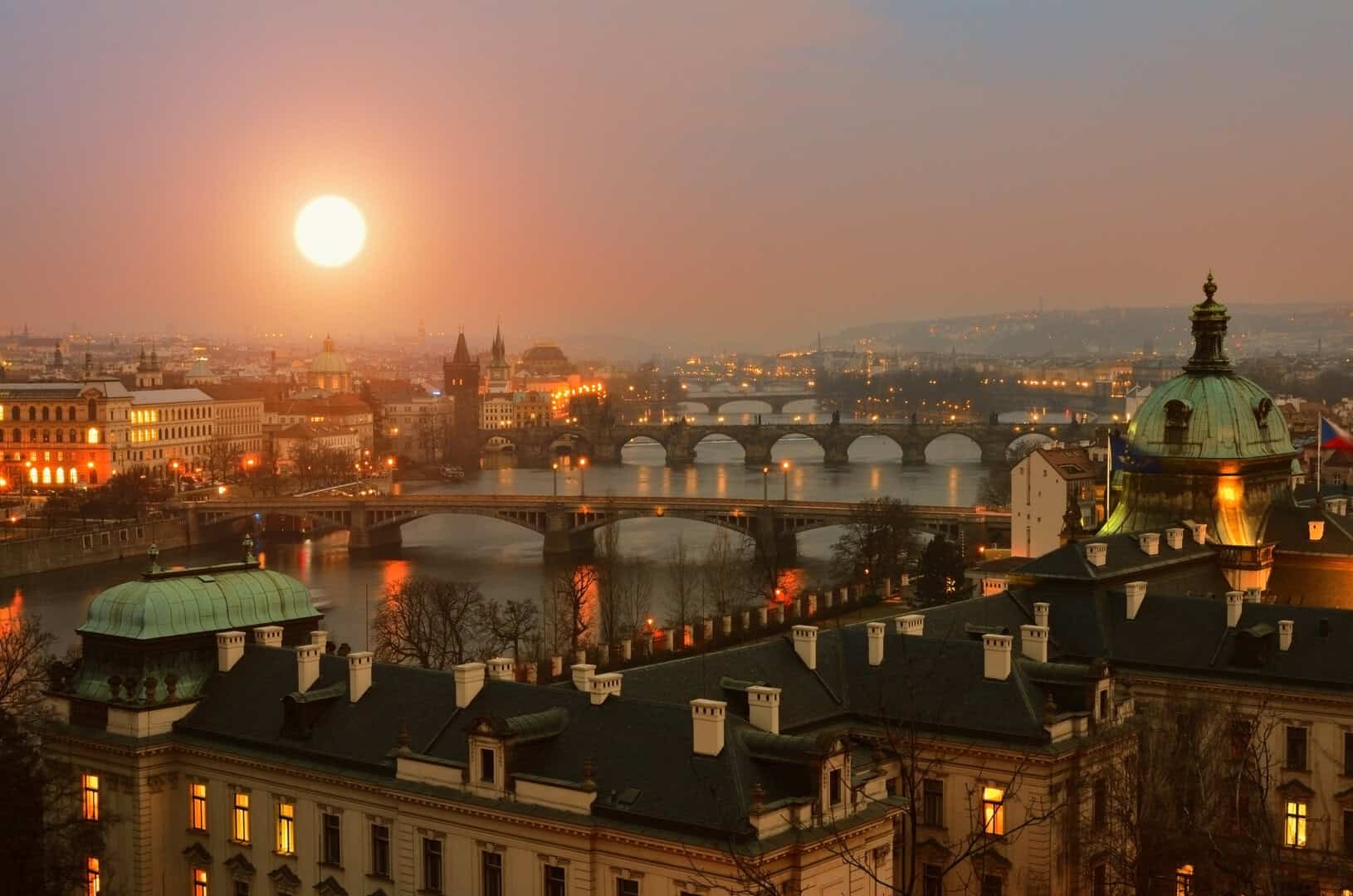 Magia invernale a Praga. Castelli, ponti e mercatini natalizi 2 dreamstime m 19037227