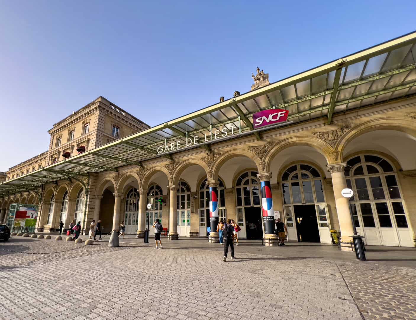 Luci e mercatini natalizi a Parigi. Gare de l’Est meta turistica 2 dreamstime m 290471932