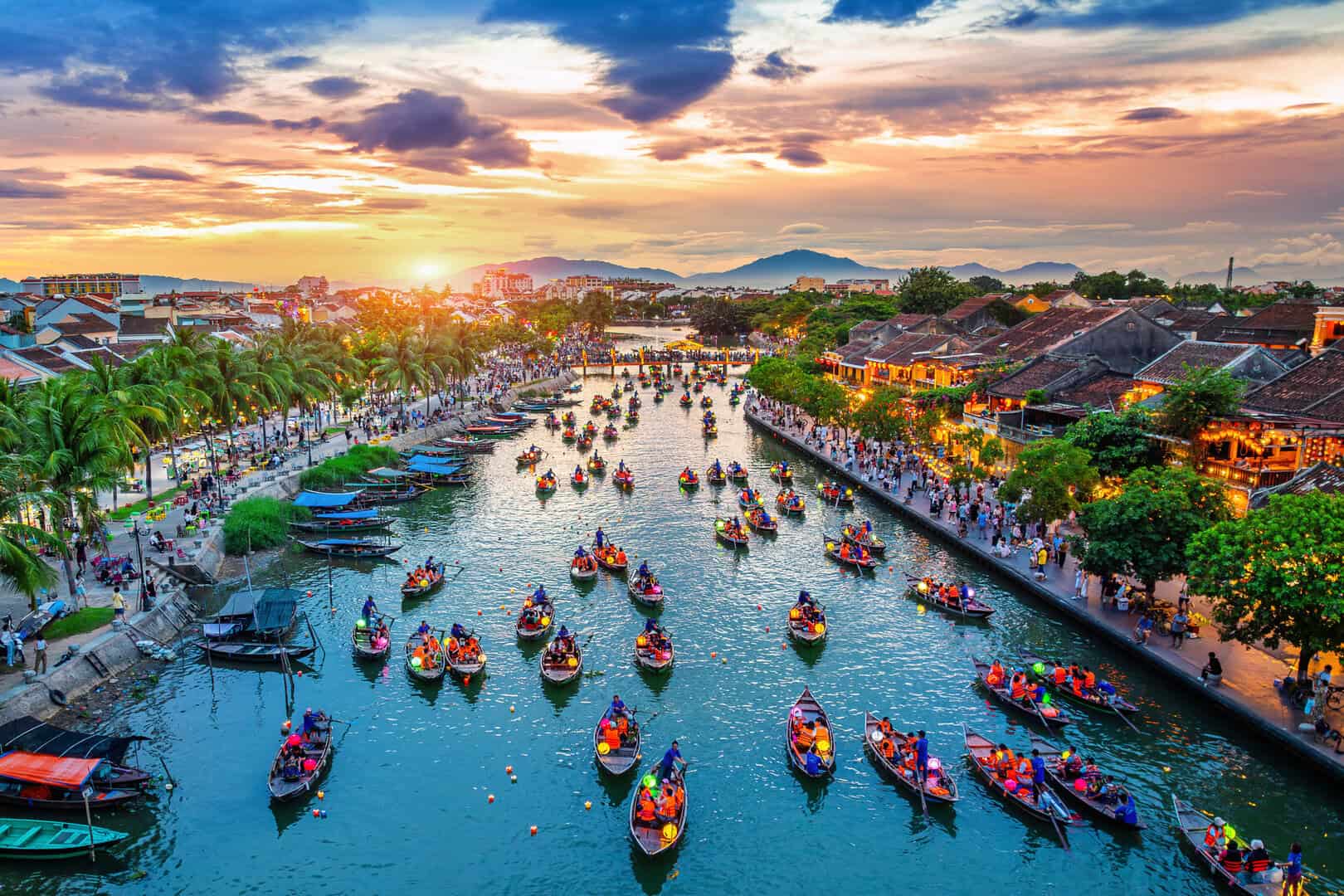 Clima mite e cultura tradizionale vietnamita. Turismo a Hoi An 2 dreamstime m 336137332