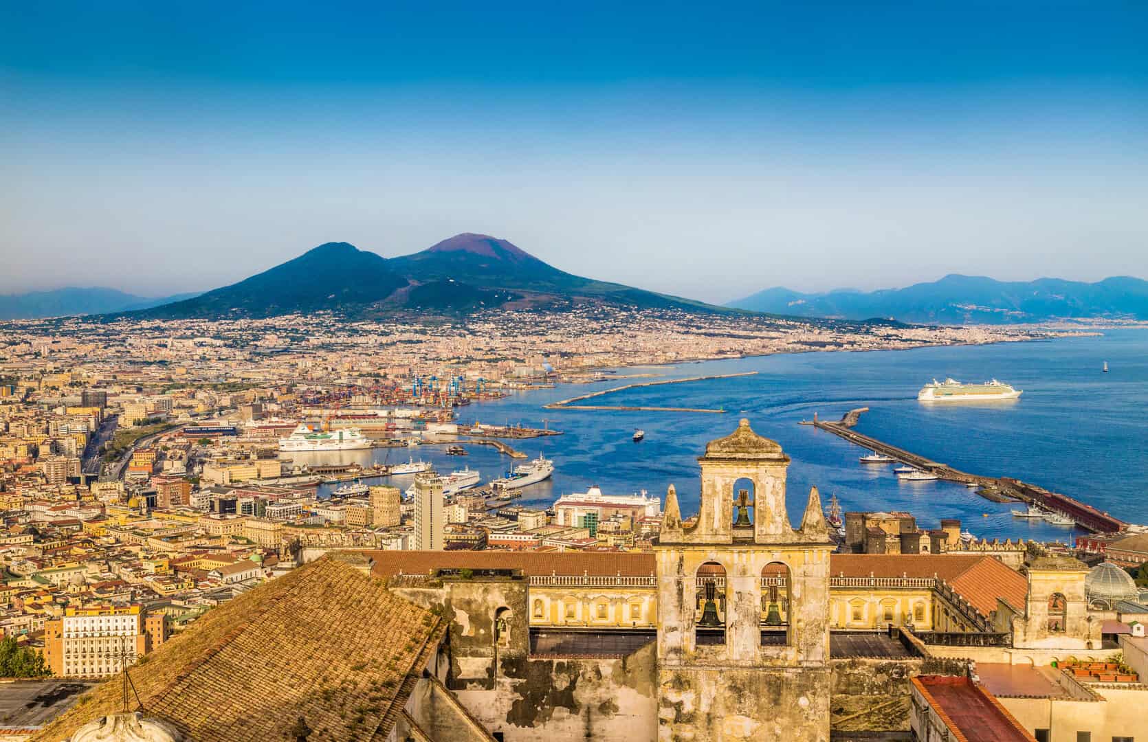 Clima mite e scoperte a Napoli. Dal Vesuvio a Pompei 24 Clima mite e scoperte a Napoli. Dal Vesuvio a Pompei