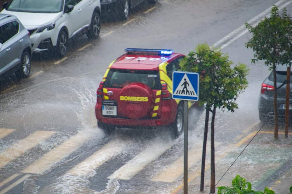 Maltempo a Rodi in Grecia: case allagate, strade come fiumi e interventi della Protezione Civile