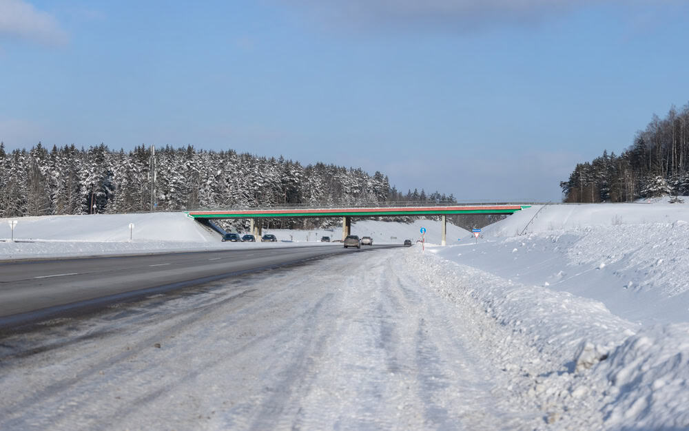 Meteo Norvegia orientale: neve e strade scivolose mettono a rischio la circolazione sulla E18