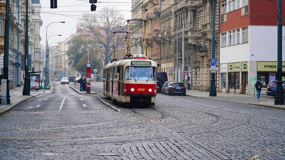 Meteo: il forte vento crea disagi in Repubblica Ceca, traffico ferroviario bloccato