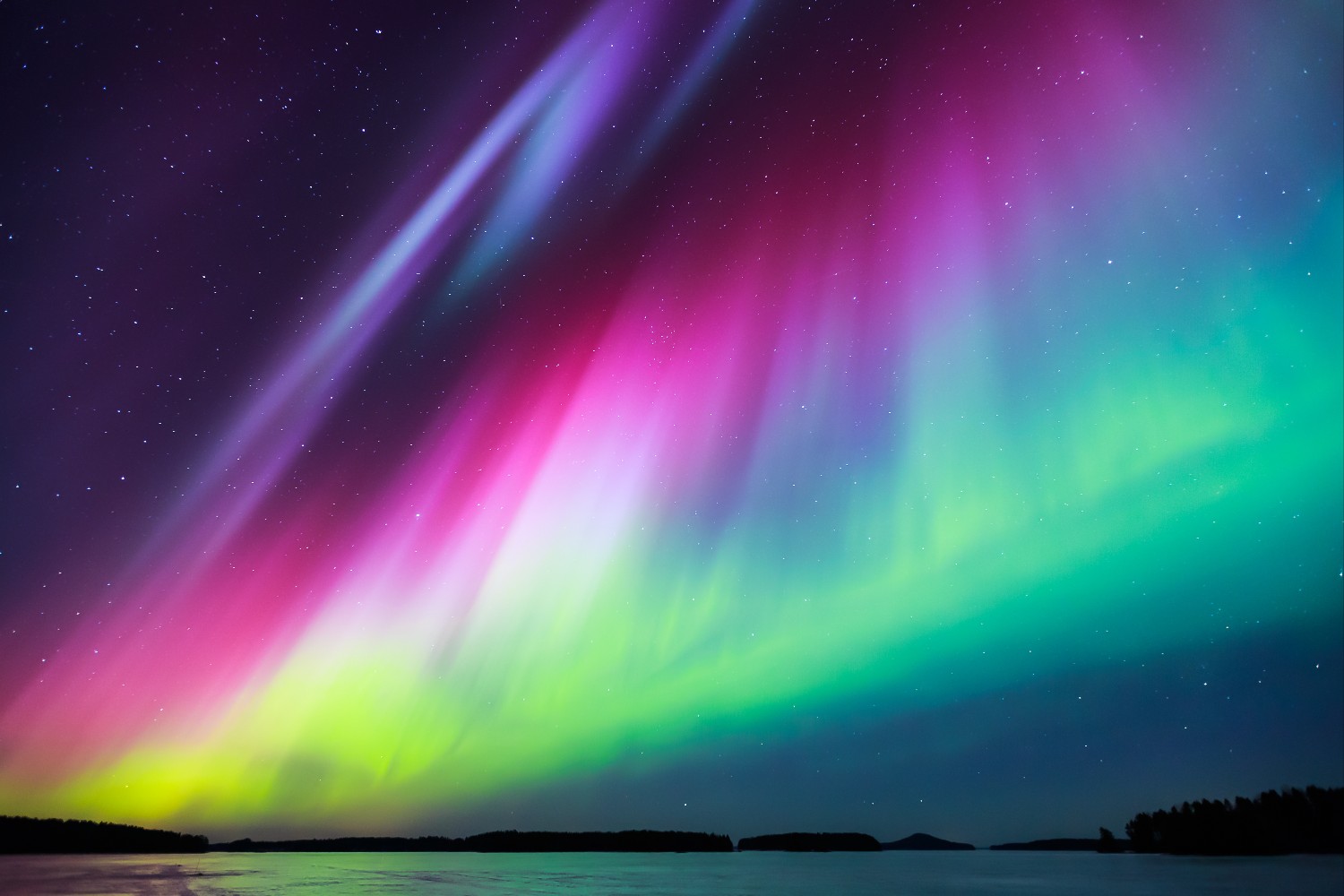 Aurora boreale: spettacolo epico questa notte negli Stati Uniti per una tempesta geomagnetica in arrivo