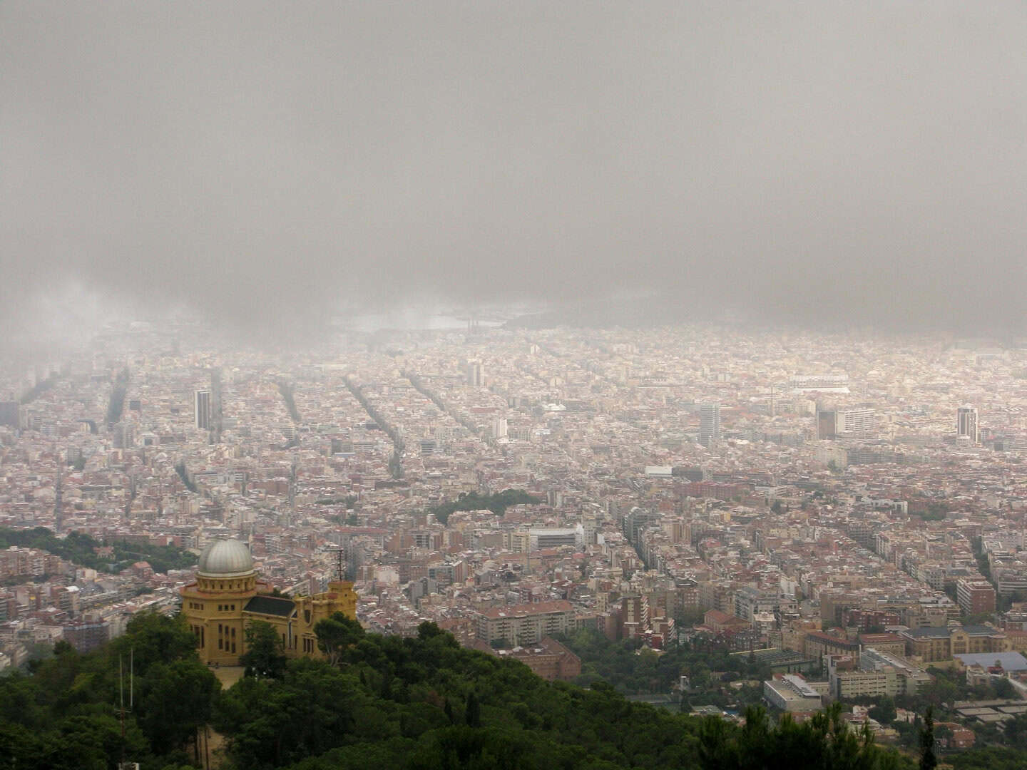 Meteo Barcellona: allerta temporali e nubifragi imminenti, il Meteocat svela l’ora esatta del peggioramento