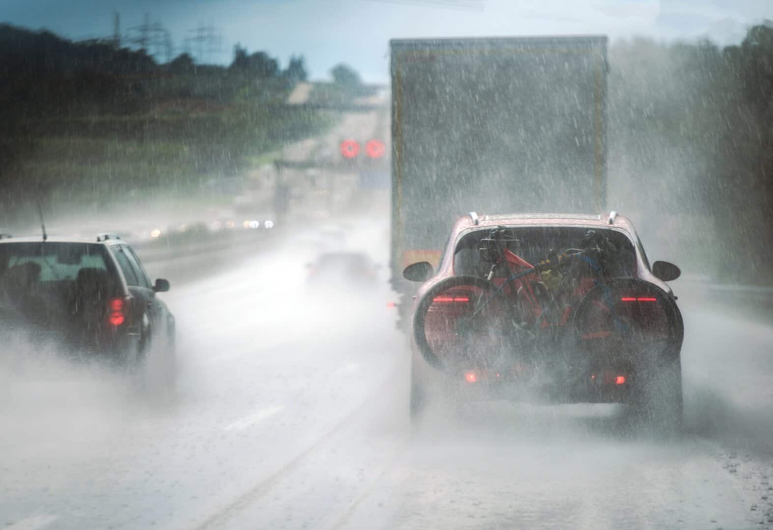 Meteo Irlanda: piogge torrenziali e allerta massima, rischio alluvioni in diverse contee
