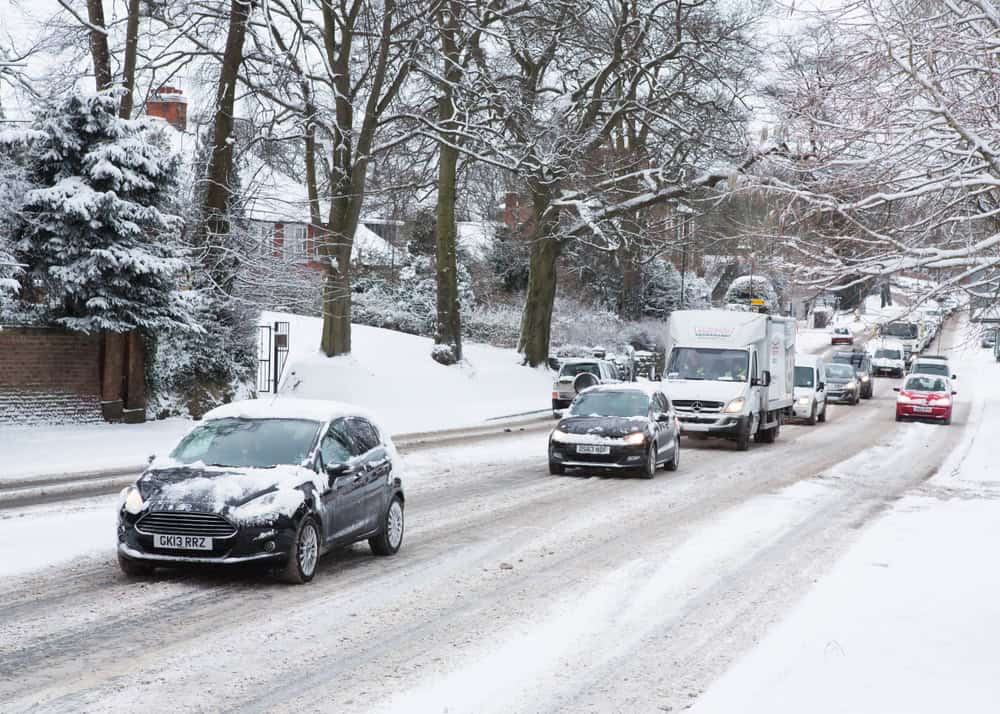 Meteo: Gelo scandinavo e 96 ore di bufere di neve devastano il Regno Unito – Temperature a -4°C!