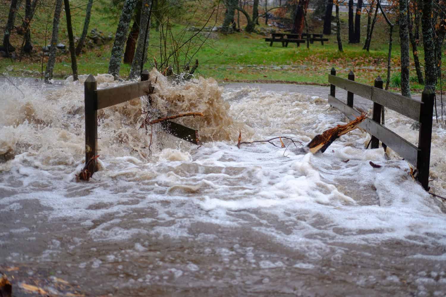Meteo Madrid: apocalisse d’acqua! Fiumi in piena, città sommerse e infrastrutture al collasso