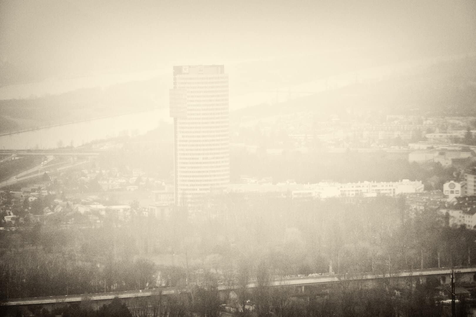 Meteo Austria: St. Pölten avvolta dalla nebbia mentre Vienna splende al sole. Ecco il motivo scioccante