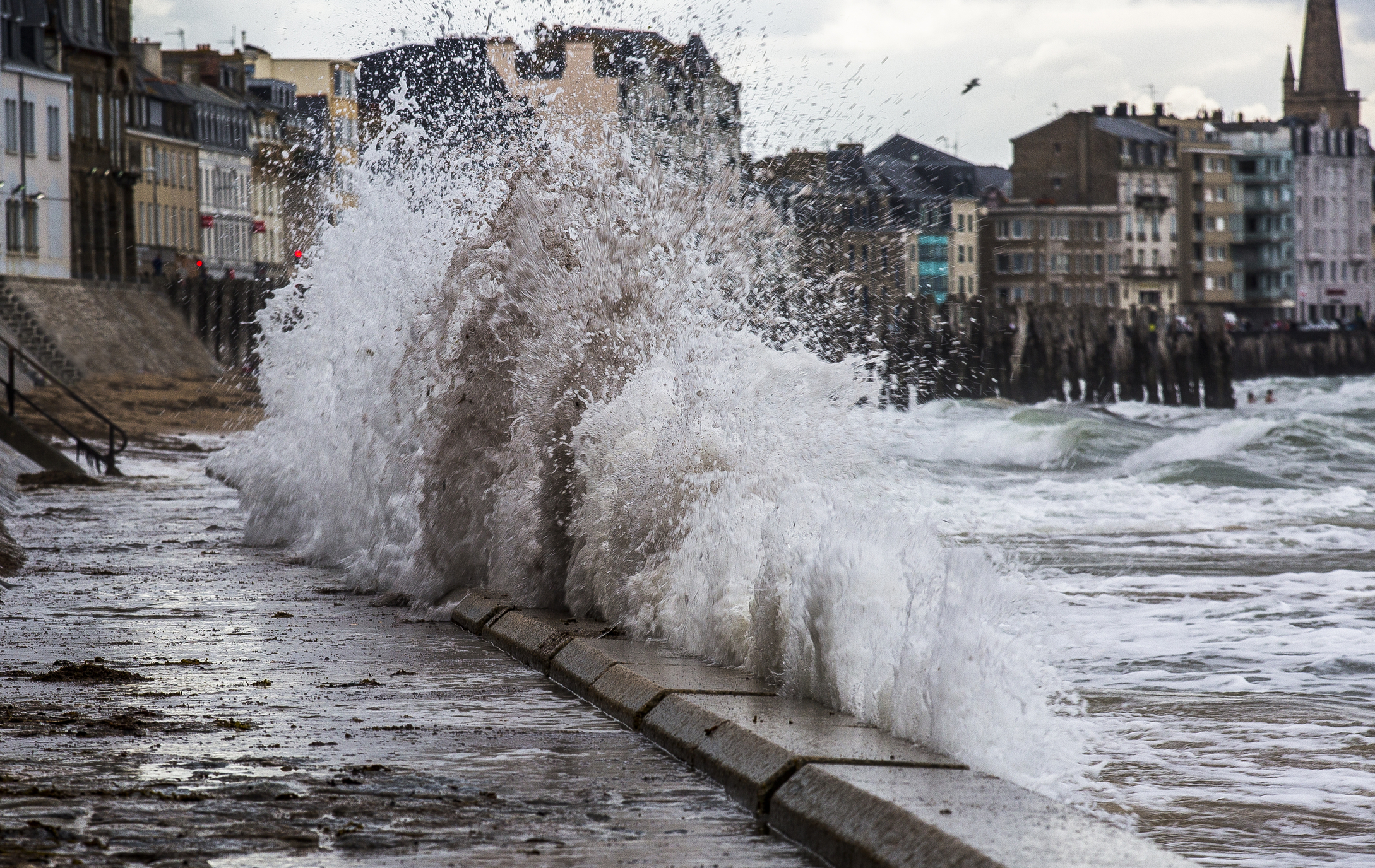 Meteo Francia: fine settimana di tempeste e crollo termico