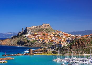 Splendida vista della città di Castelsardo