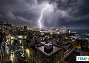 Santa Cruz de Tenerife sotto un forte temporale